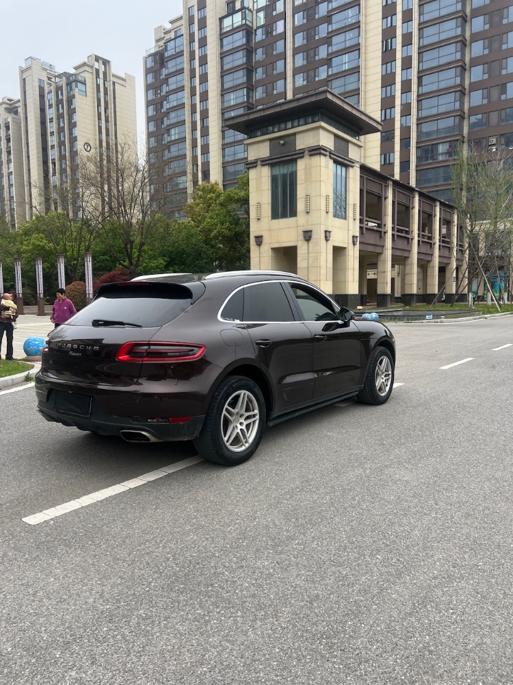 南阳17年保时捷Macan9