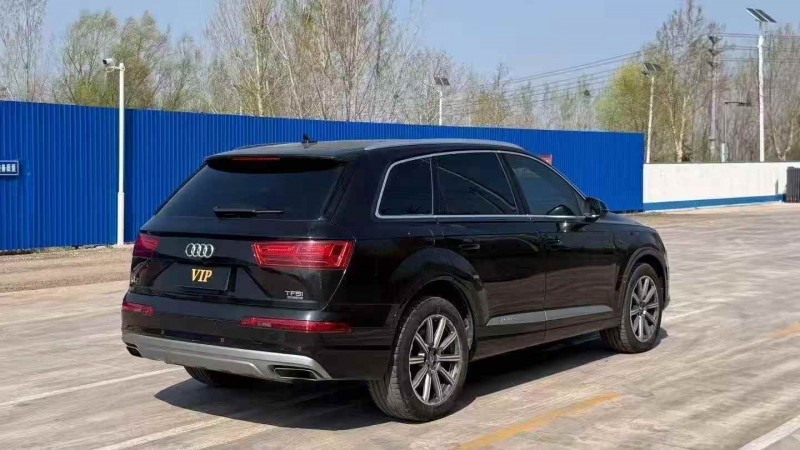 济宁18年奥迪Q78