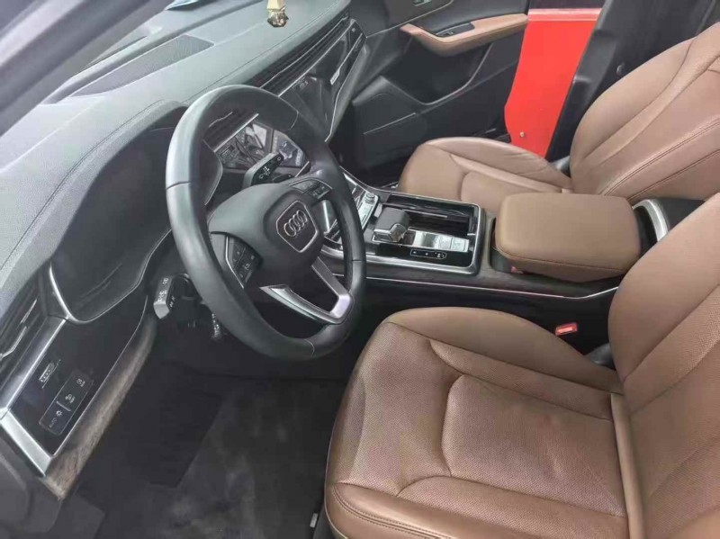 东营23年奥迪Q75