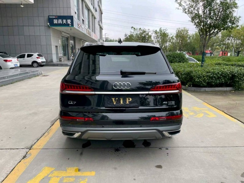 济宁24年奥迪Q75