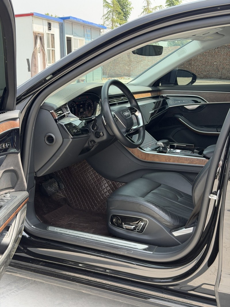 新乡19年奥迪A8L4
