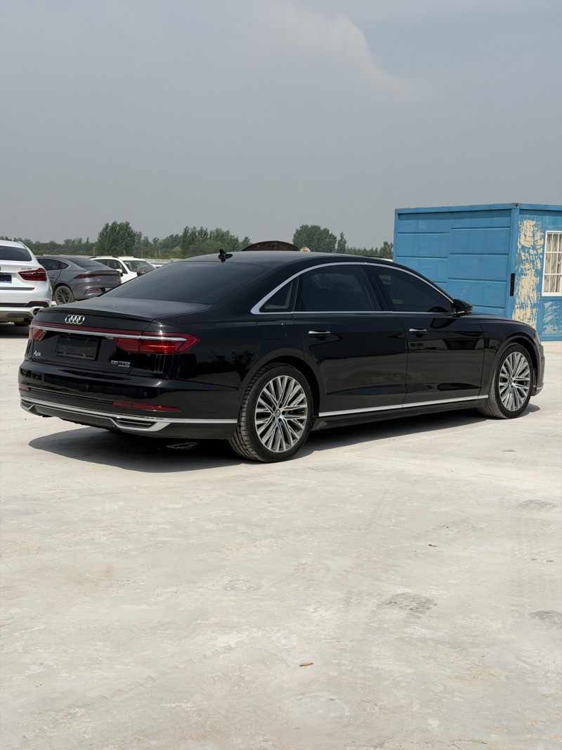新乡19年奥迪A8L7