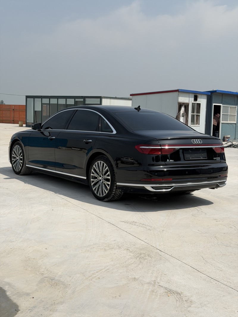 新乡19年奥迪A8L9