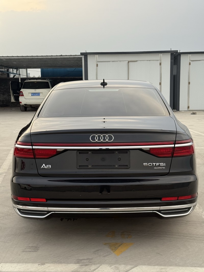 新乡19年奥迪A8L7