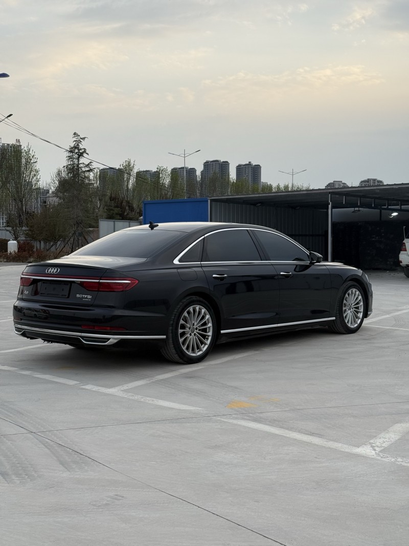 新乡19年奥迪A8L9