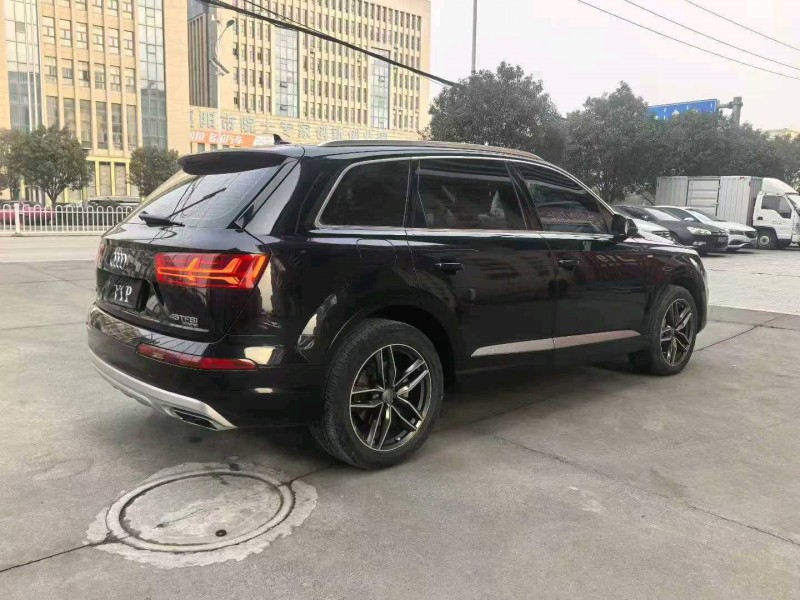 襄阳17年奥迪Q77