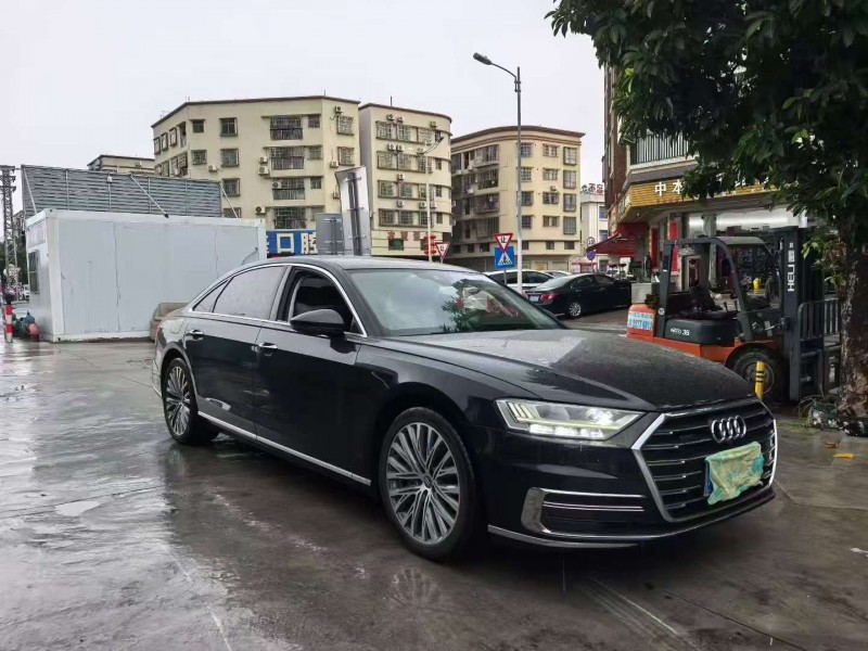 广州18年奥迪A8L3