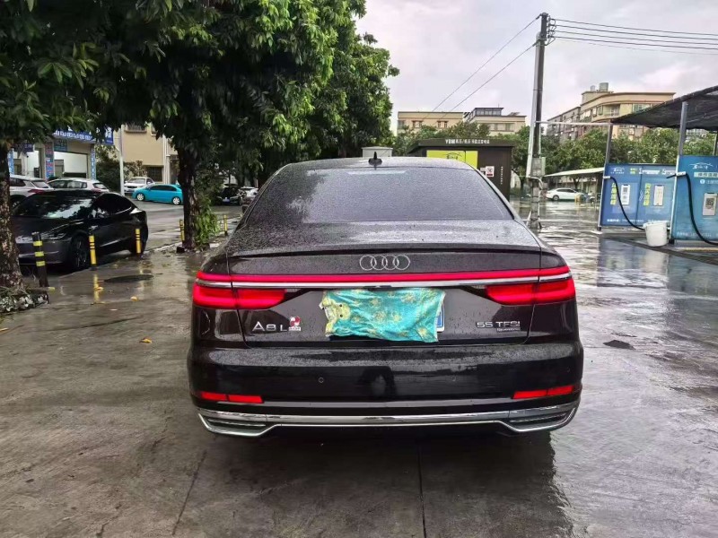广州18年奥迪A8L9