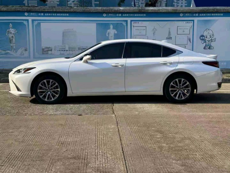 柳州21年雷克薩斯ES8