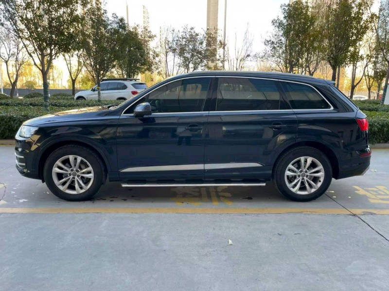 济宁16年奥迪Q75
