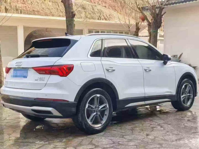 延安21年奥迪Q57