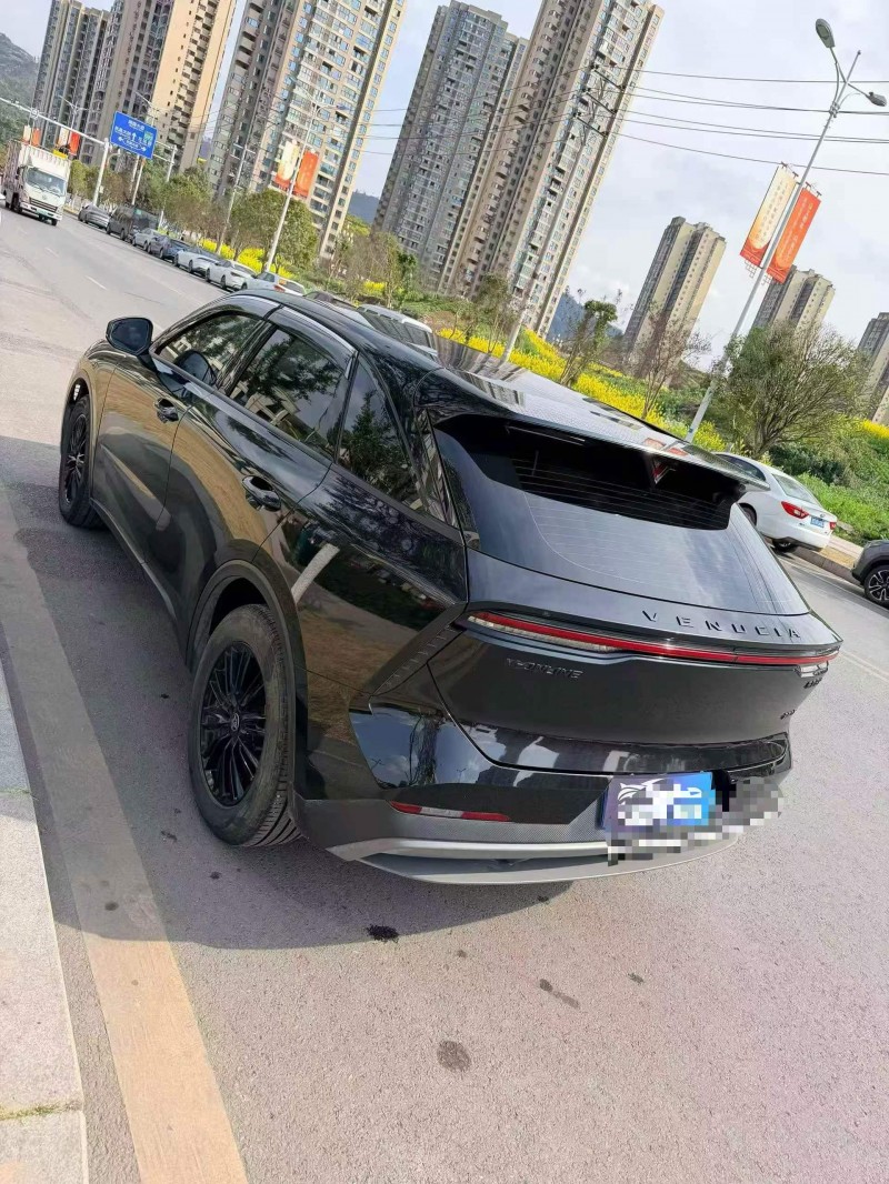 雅安24年启辰大V8