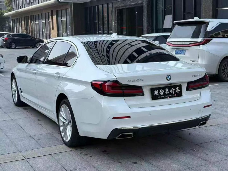 张家界22年宝马5系8