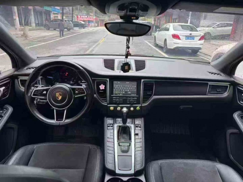 邵阳16年保时捷Macan5