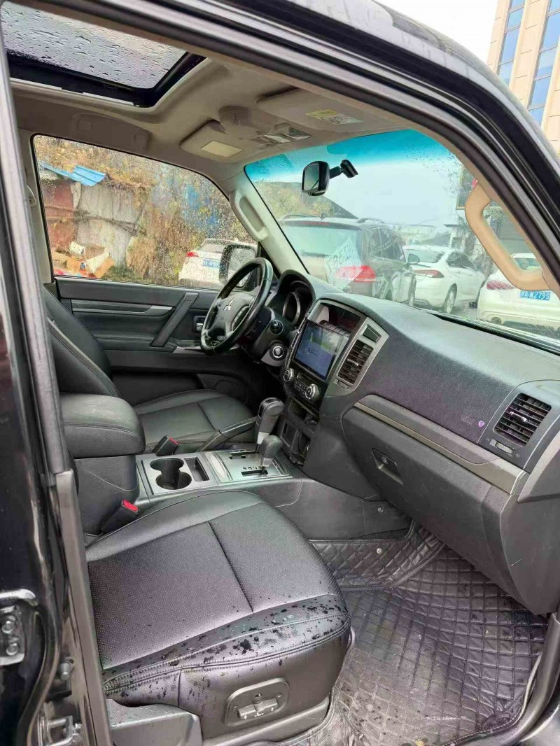 张家界19年三菱帕杰罗5