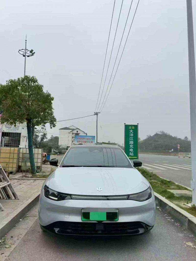 张家界23年零跑汽车C011