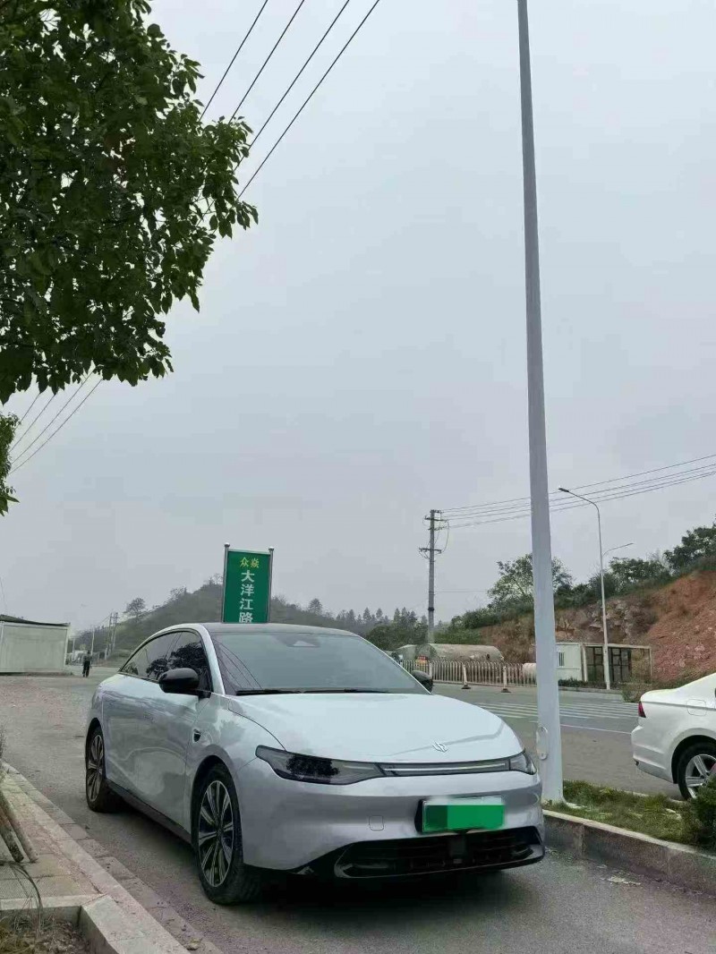 张家界23年零跑汽车C012
