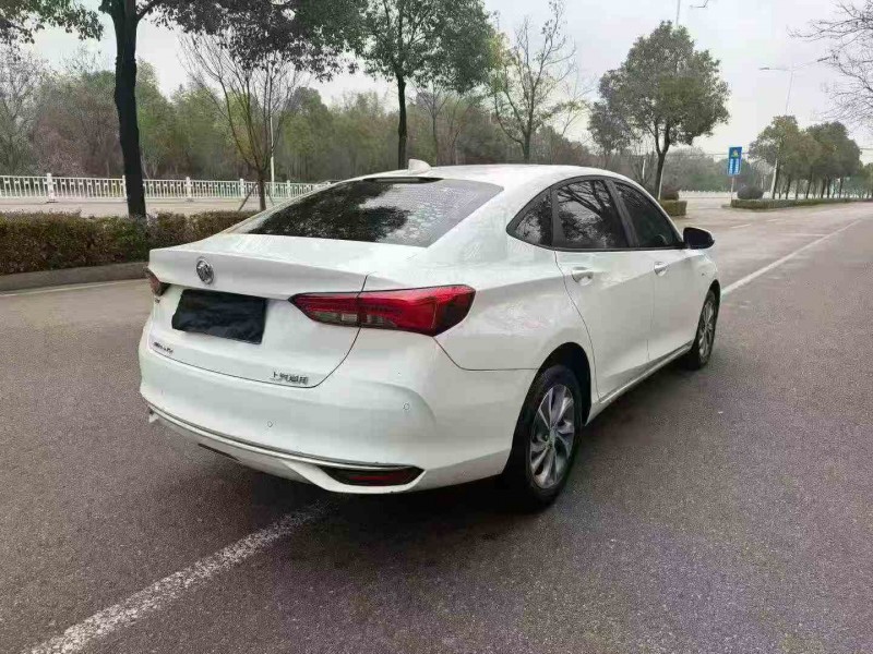 衡阳22年别克威朗9