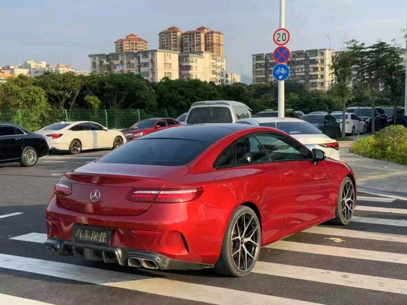 广州17年奔驰E8