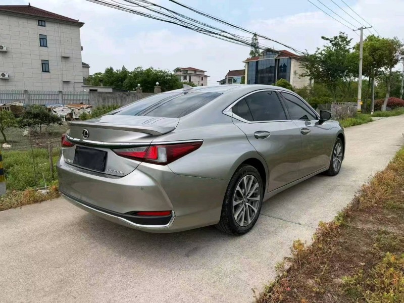 嘉兴23年雷克萨斯ES7