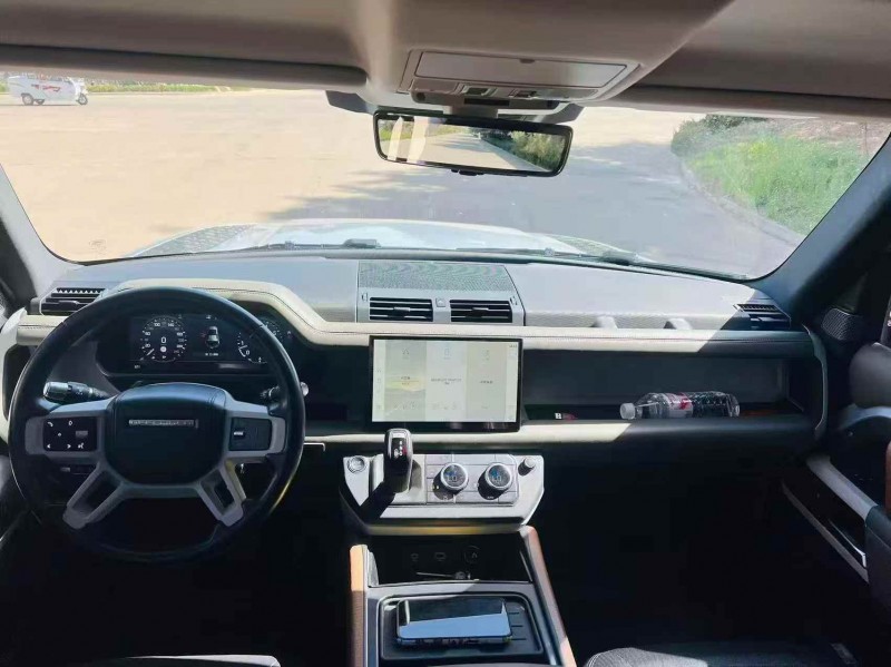 青岛22年路虎卫士5