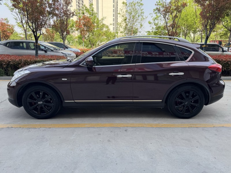 济宁15年英菲尼迪QX503