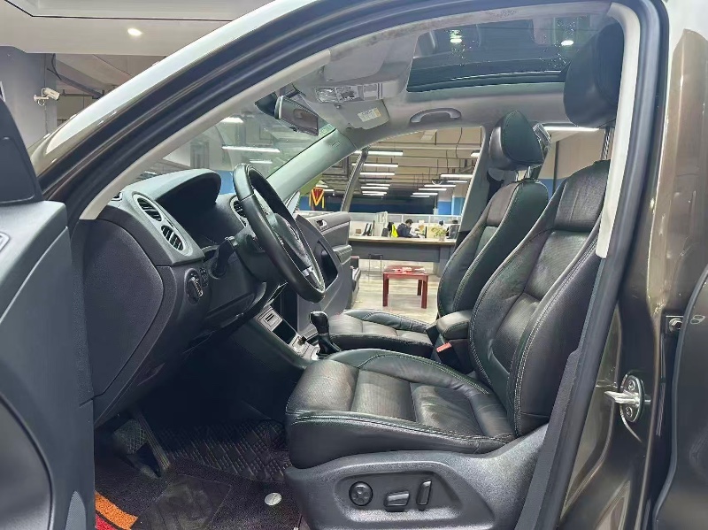 成都16年大众途观5