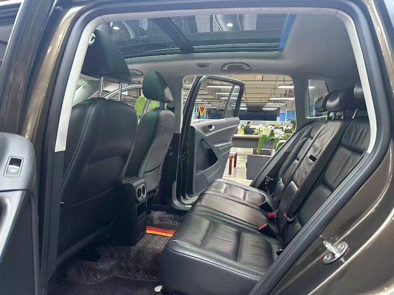 成都16年大众途观6