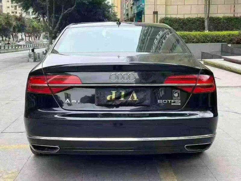 重庆17年奥迪A8L9