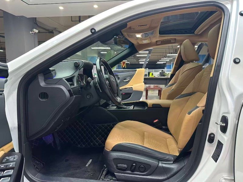 成都23年雷克萨斯ES2