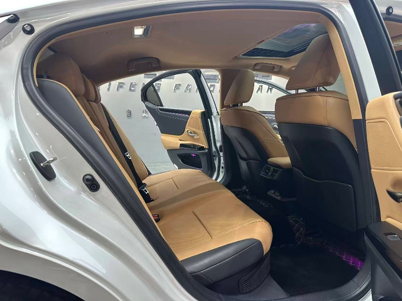 成都23年雷克萨斯ES3