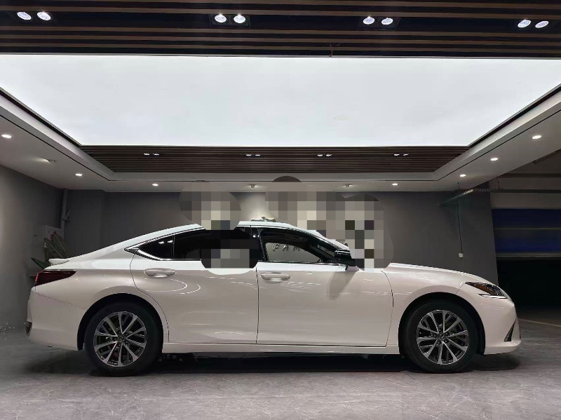 成都23年雷克萨斯ES4