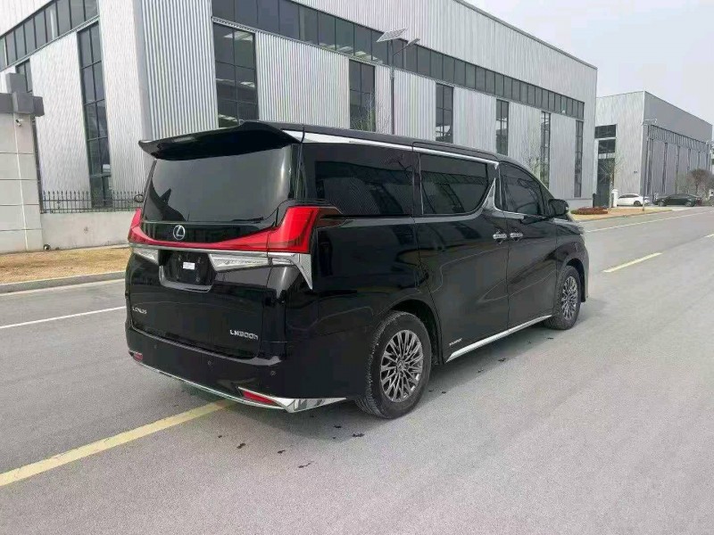 徐州23年雷克萨斯LM300H4