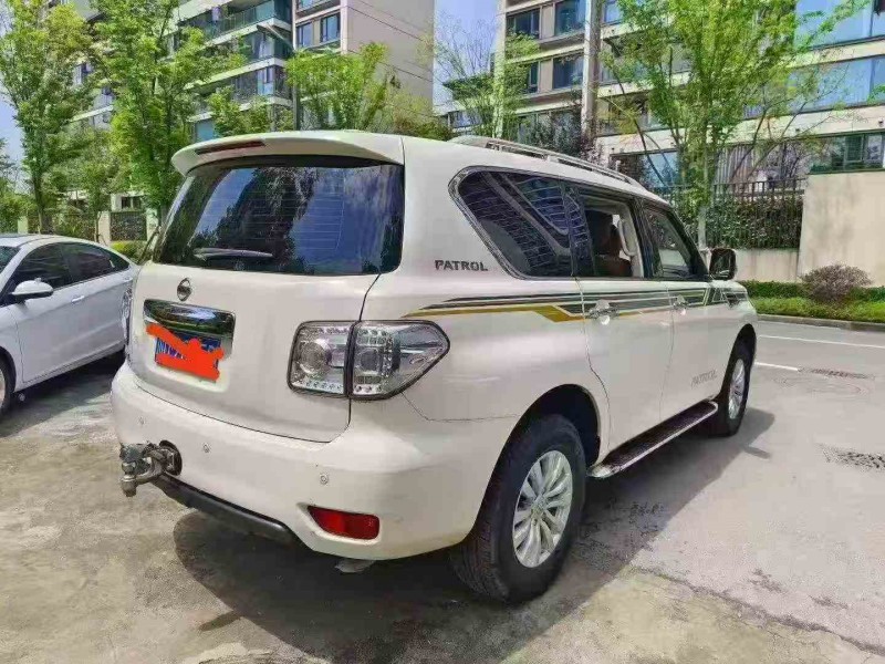 德阳20年日产途乐8
