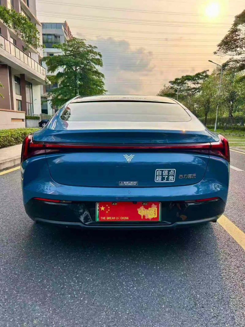 广州23年哪吒S8