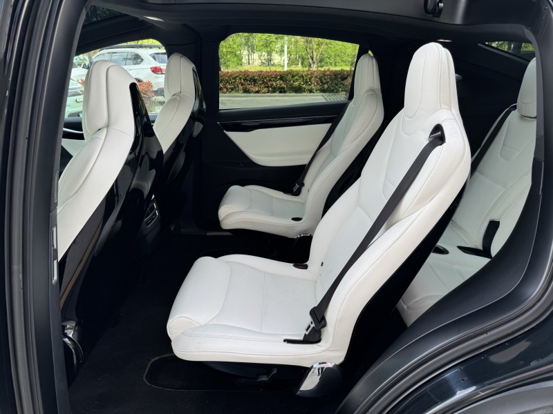 济宁17年特斯拉MODEL X7
