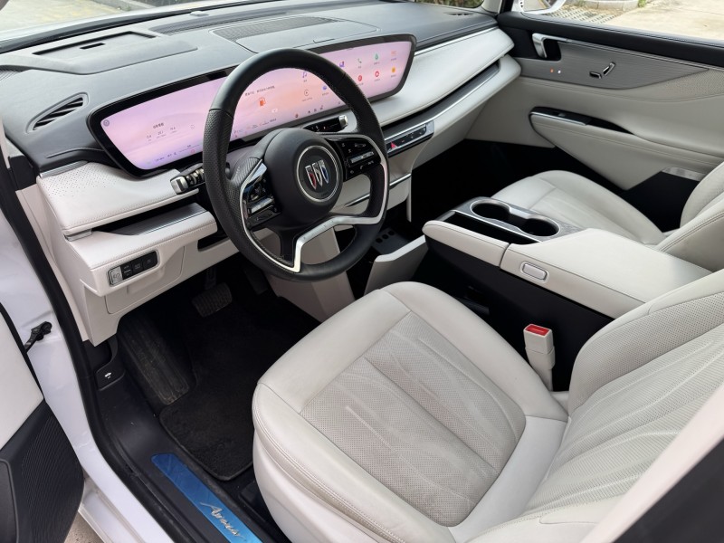 济宁25年别克GL86