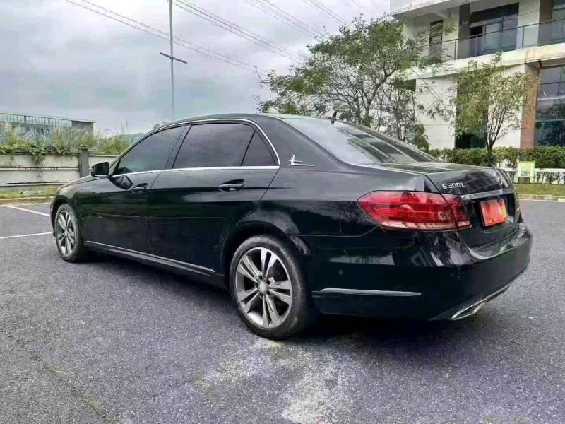 广州19年奔驰E8