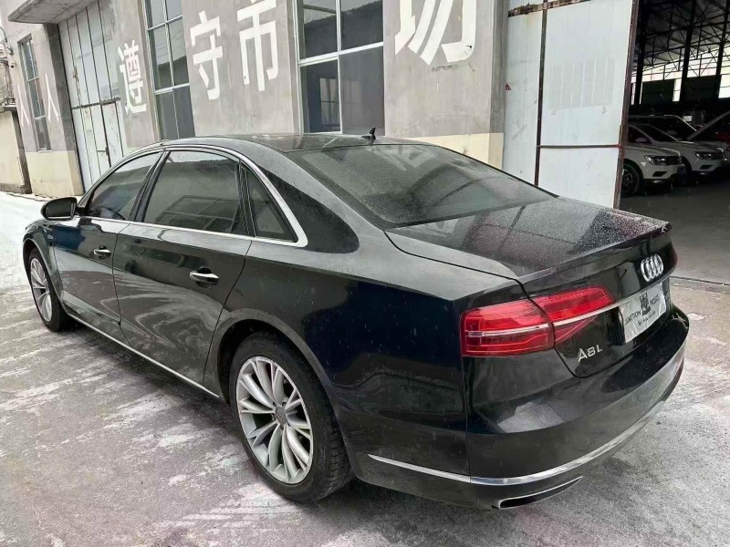 济宁17年奥迪A8L8
