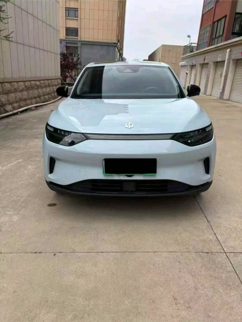 青岛23年零跑汽车C111