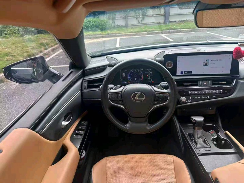 东莞23年雷克萨斯ES8