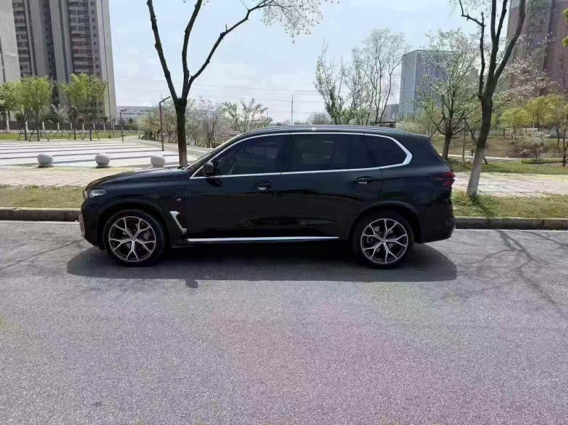 黄石23年宝马X58