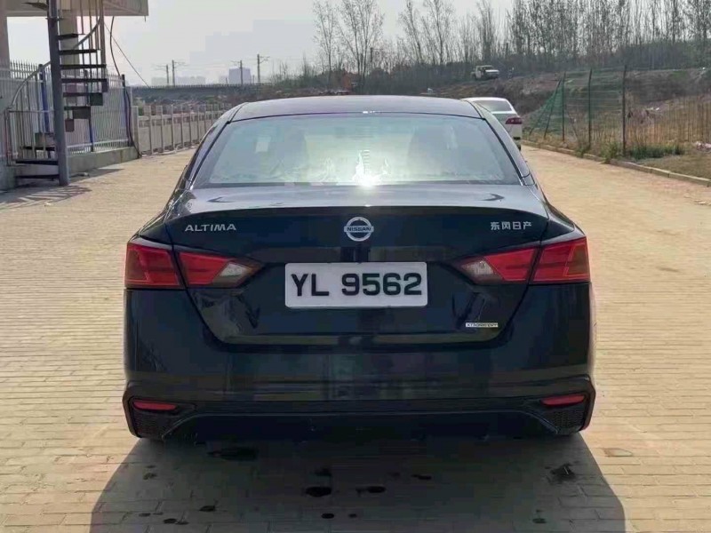 新乡22年日产天籁9
