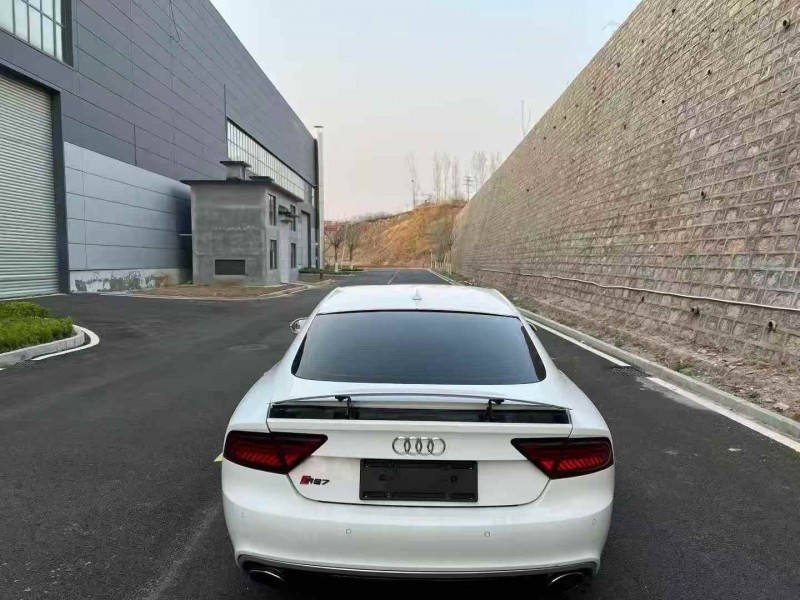 济宁15年奥迪A7L9