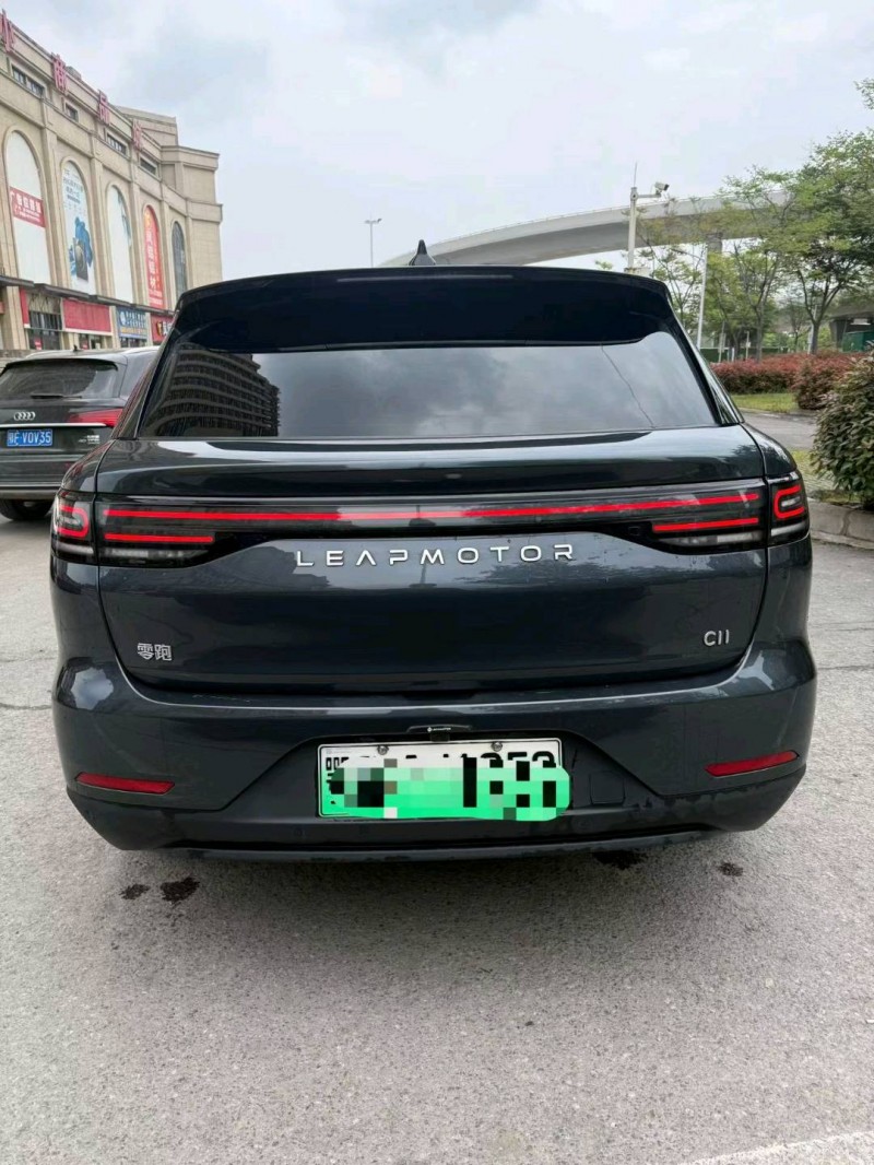 襄阳23年零跑汽车C115