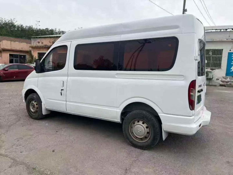 济宁17年大通V808