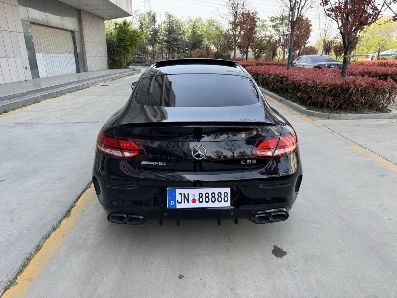 济宁19年奔驰AMG5