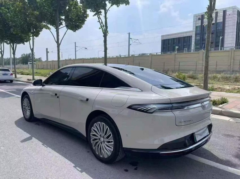 新乡25年别克至境L77
