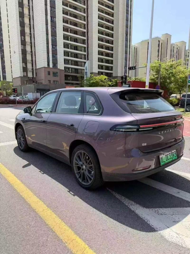 济宁26年零跑汽车C107