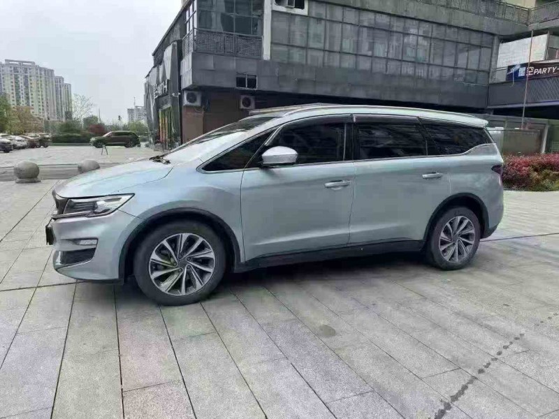 吉安19年吉利嘉际2